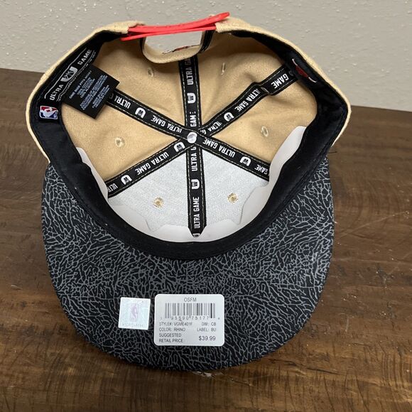 CHICAGO BULLS SNAPBACK HAT Tan Brown Flat Bill Script Logo Ultra Game Men NWT - Picture 5 of 7